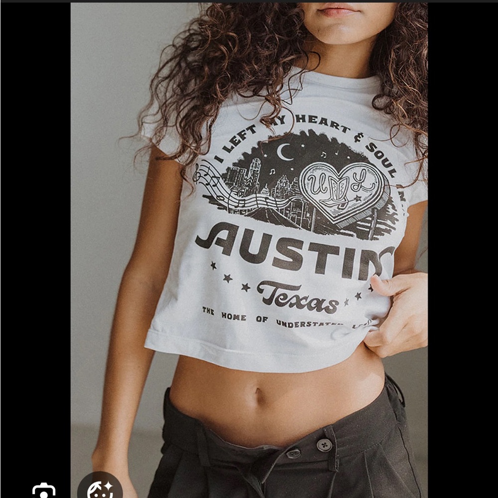 Understated Leather Austin Texas Graphic White Tee Medium